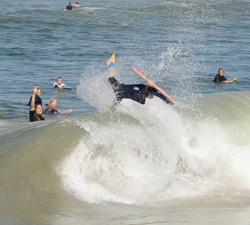 bodyboarding Breakwall